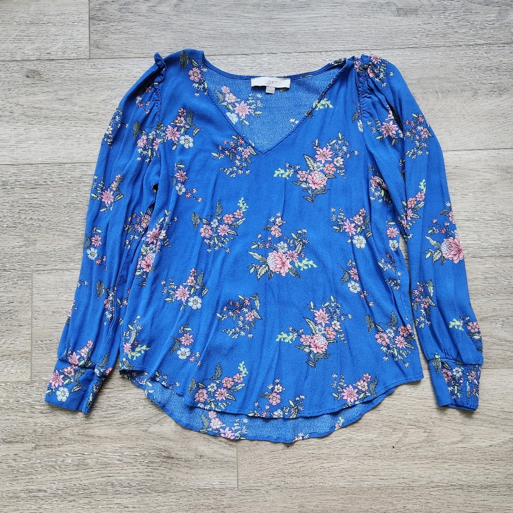 LOFT Blue Pink Floral Long Sleeve Shirt Womens Medium V Neck Business Casual